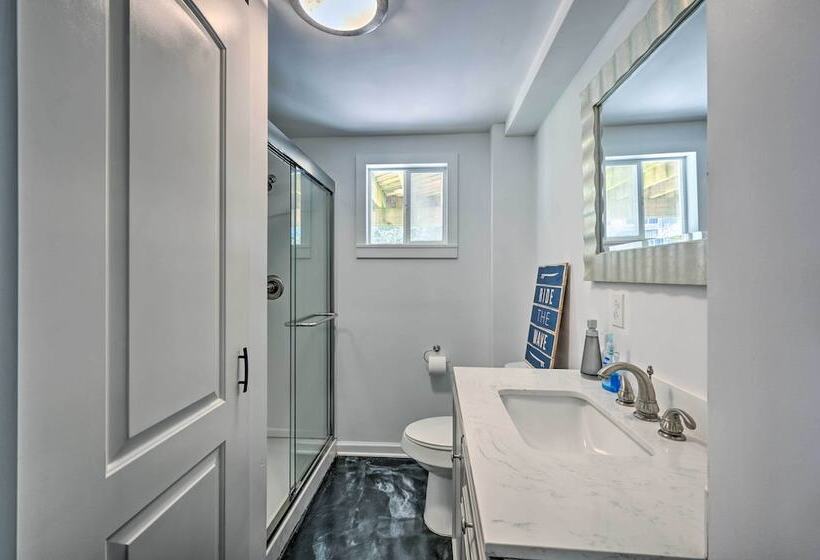 Emerald Isle Escape: Walk To Ocean