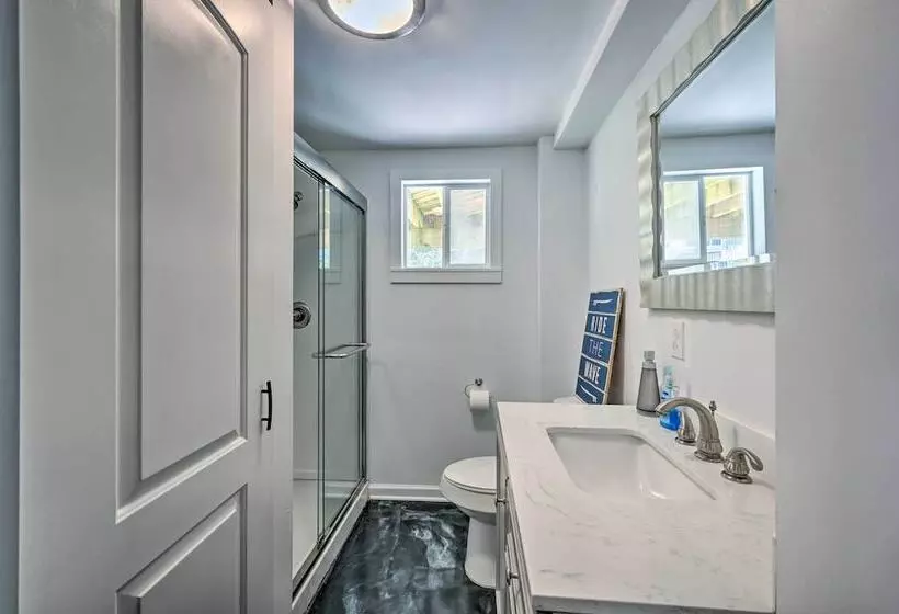 Emerald Isle Escape: Walk To Ocean