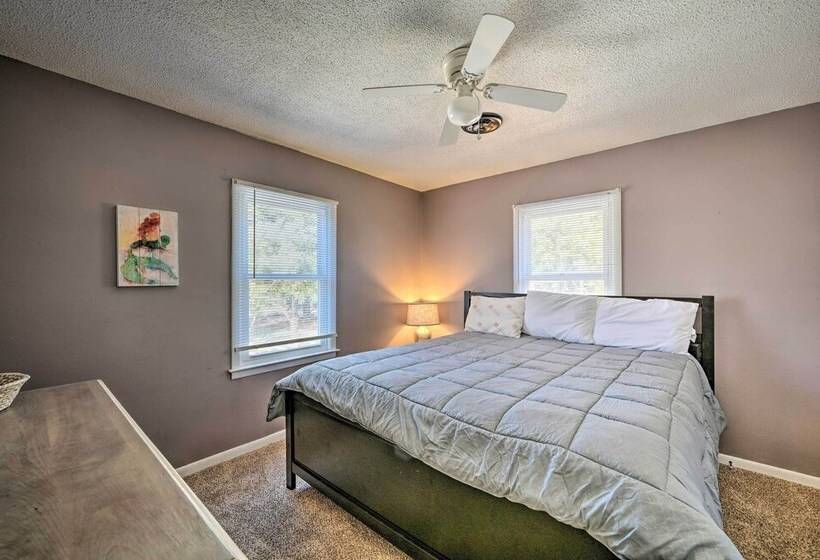 Emerald Isle Escape: Walk To Ocean