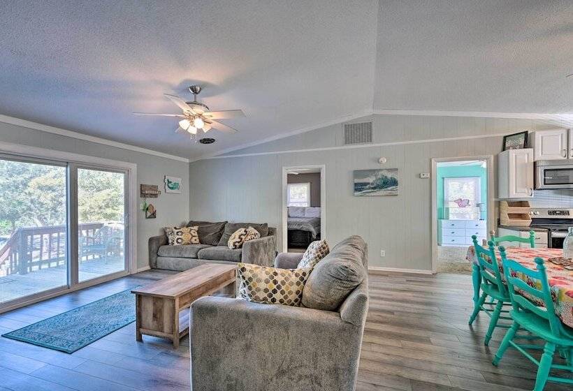 Emerald Isle Escape: Walk To Ocean