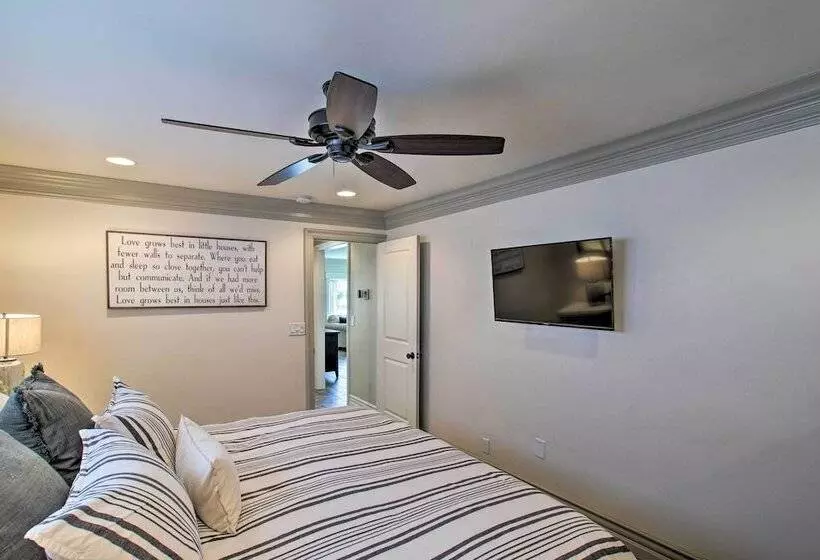 Gilbert Home W/ Fire Pit: Walk To Downtown!