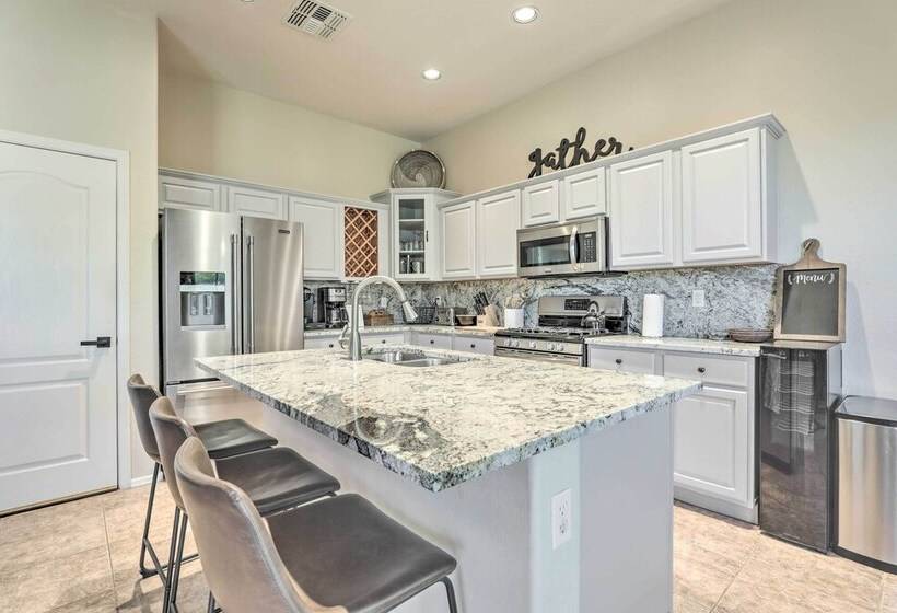 Goodyear Retreat W/ Pool ~ 30 Mi To Phoenix!