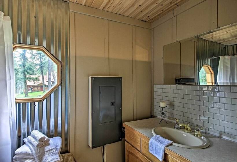 Hilltop Cabin Retreat By Lake Koocanusa!