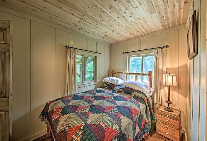 Hilltop Cabin Retreat By Lake Koocanusa!