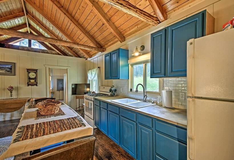 Hilltop Cabin Retreat By Lake Koocanusa!