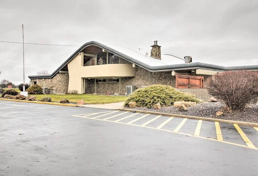 Home With Indoor Pool   1 Block To Liberty Lake!