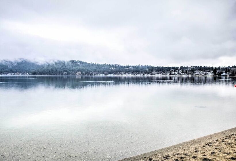 Home With Indoor Pool   1 Block To Liberty Lake!