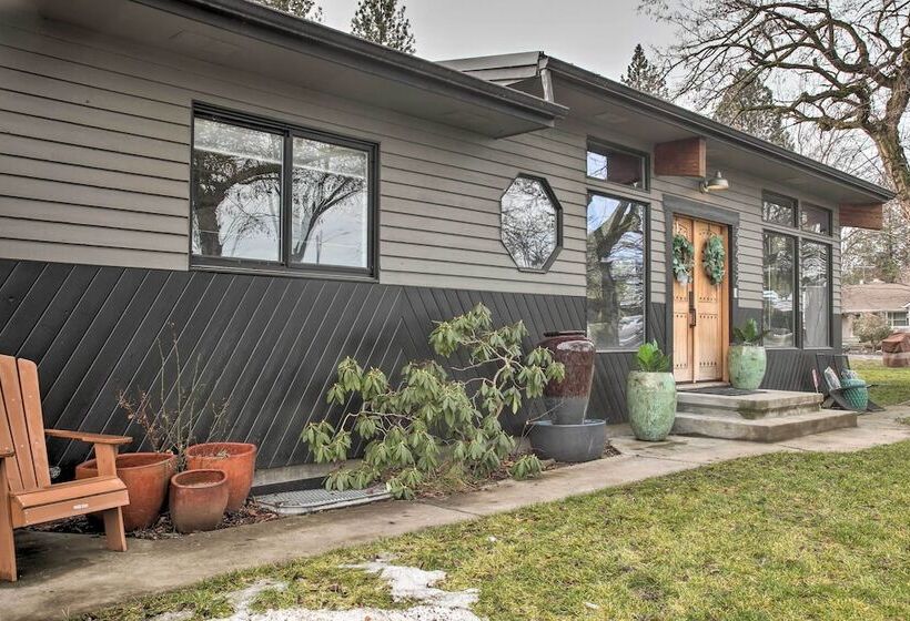 Home With Indoor Pool   1 Block To Liberty Lake!