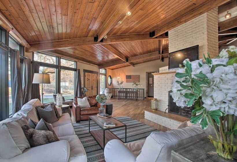 Home With Indoor Pool   1 Block To Liberty Lake!