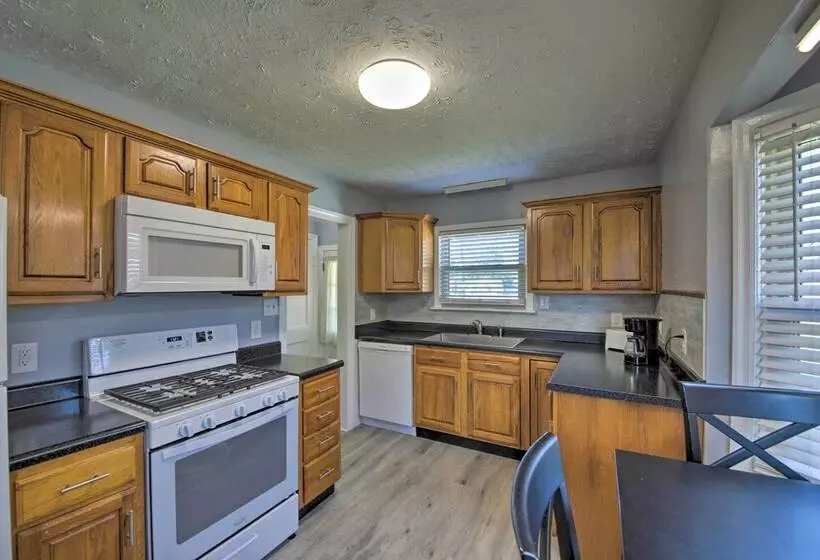 Indianapolis Area Home   Walk To The Speedway!