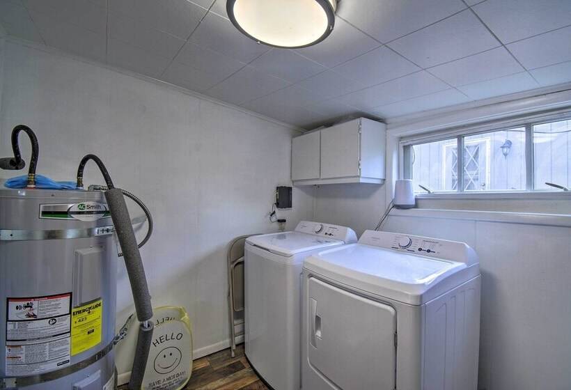 Inviting Bremerton Home Near Hiking & History