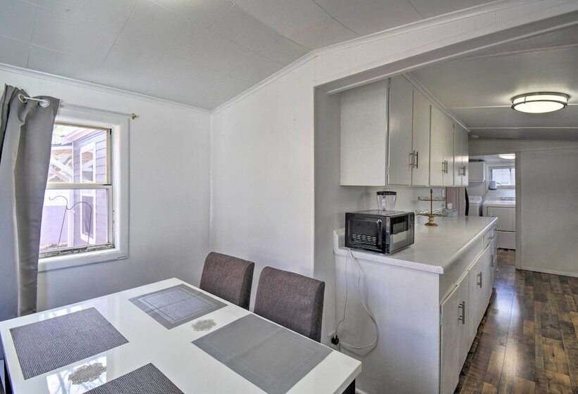 Inviting Bremerton Home Near Hiking & History