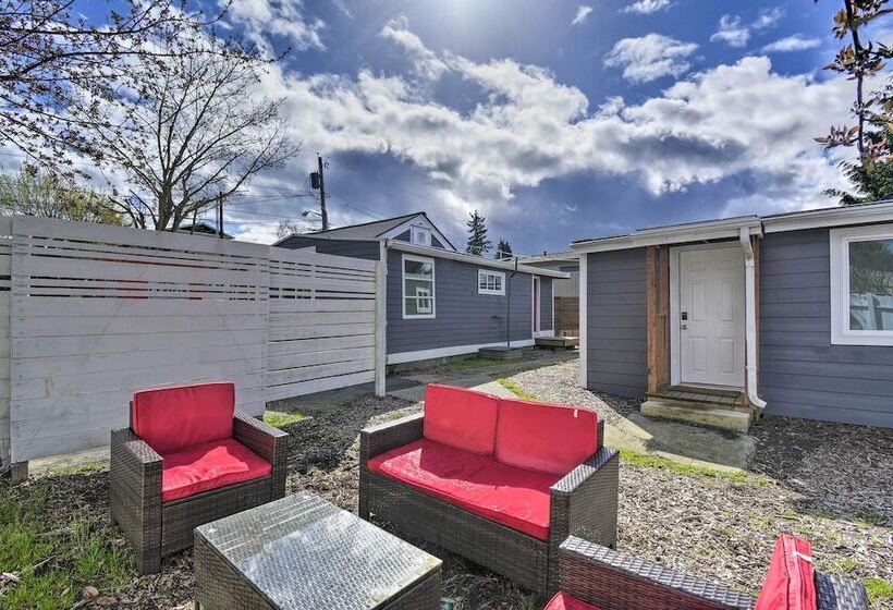 Inviting Bremerton Home Near Hiking & History