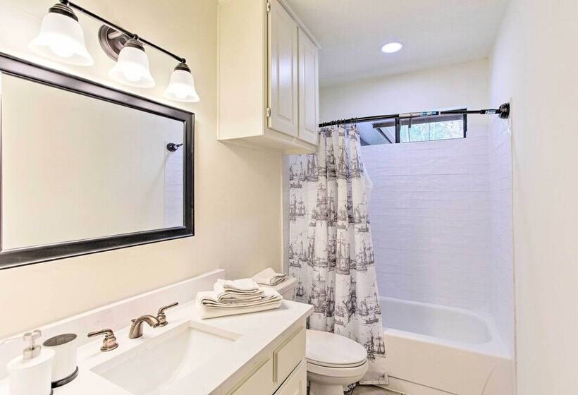 Lake Texoma Retreat W/ Deck < 1 Mi To Marina!