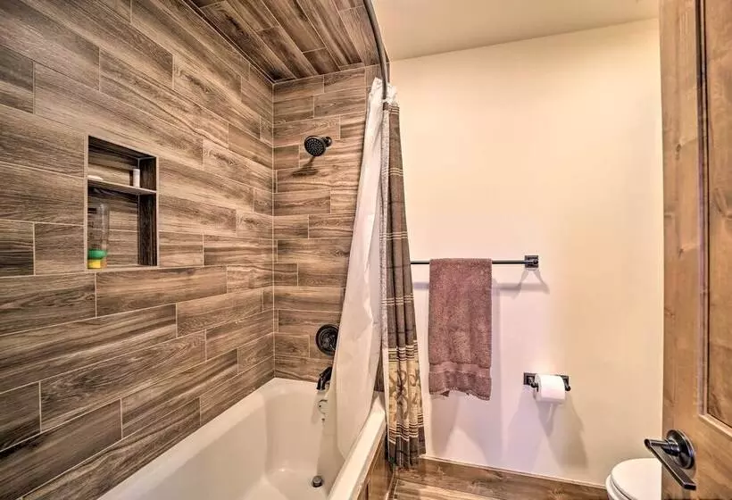 Lakefront Cedar Vale Lodge W/ Private Boat Dock!