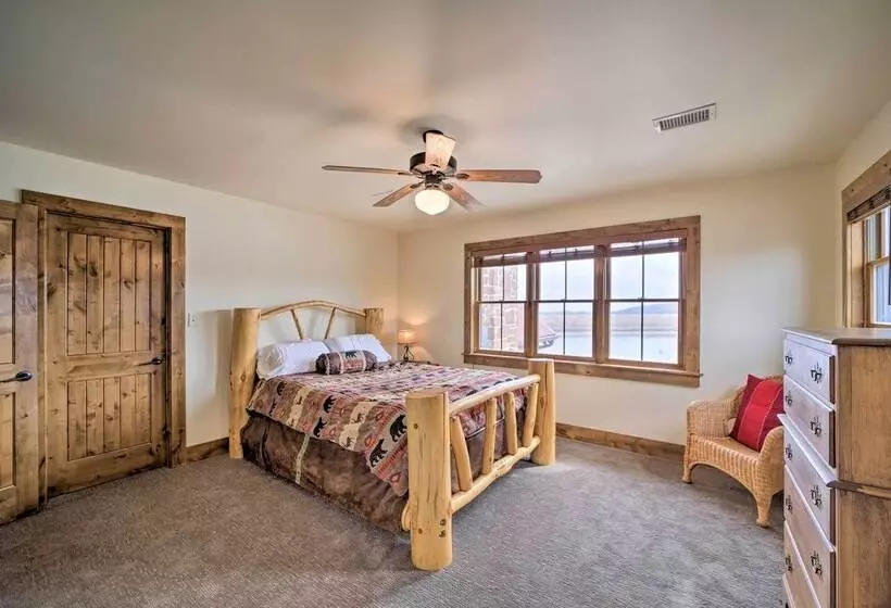 Lakefront Cedar Vale Lodge W/ Private Boat Dock!