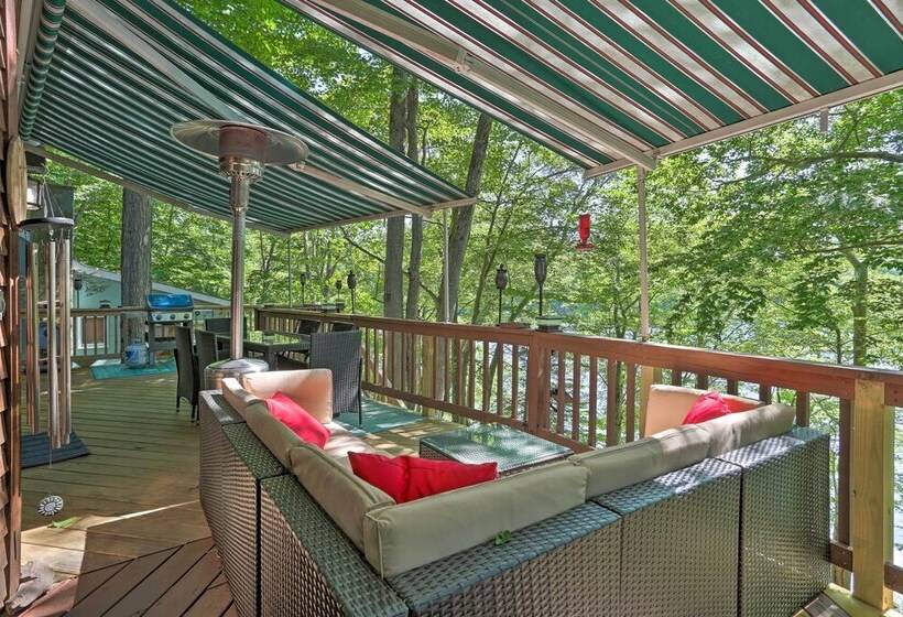 Lakefront Home W/ Game Room, Decks, Dock & Kayaks!