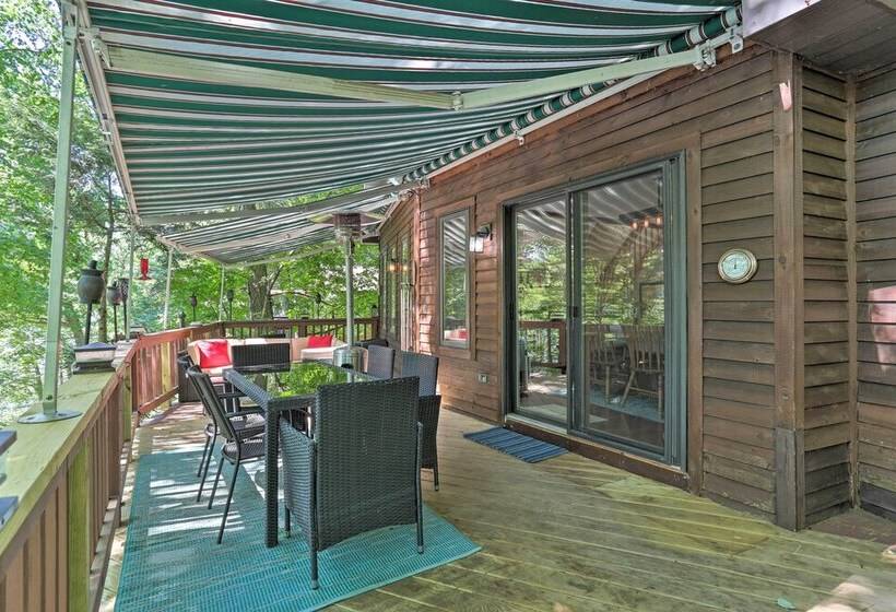 Lakefront Home W/ Game Room, Decks, Dock & Kayaks!