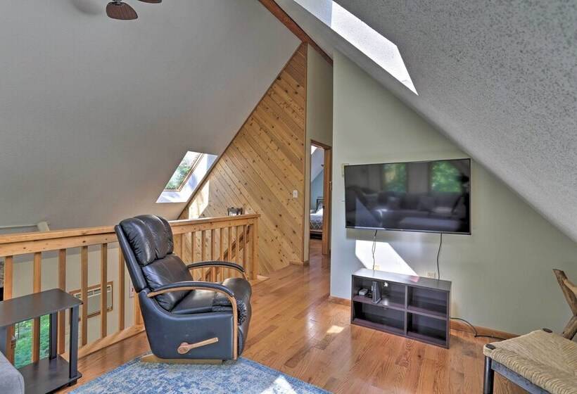 Lakefront Home W/ Game Room, Decks, Dock & Kayaks!