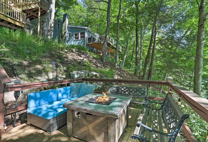 Lakefront Home W/ Game Room, Decks, Dock & Kayaks!