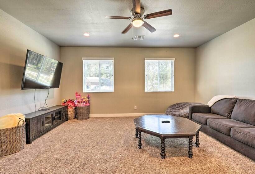 Family Home W/ Deck, 3 Mi To Downtown Flagstaff!