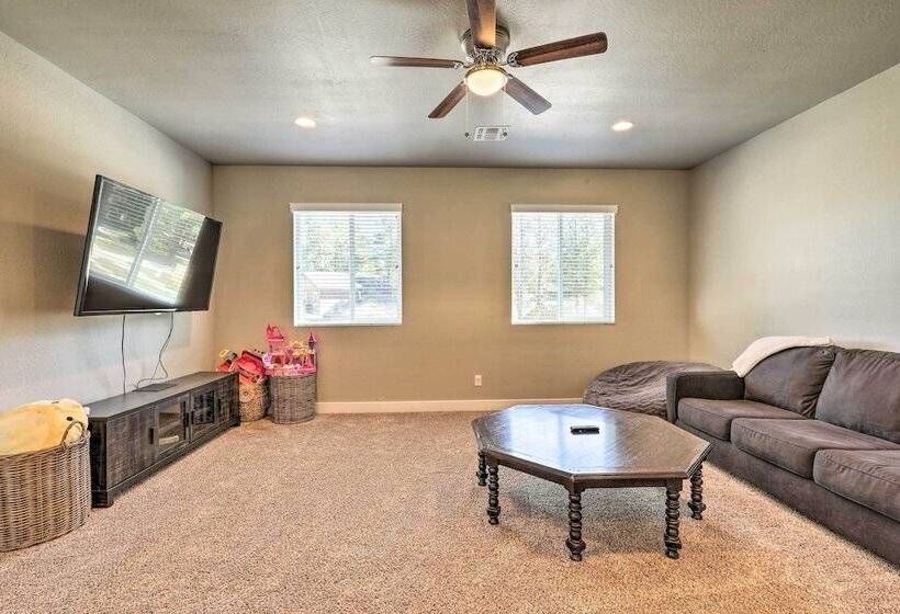 Family Home W/ Deck, 3 Mi To Downtown Flagstaff!