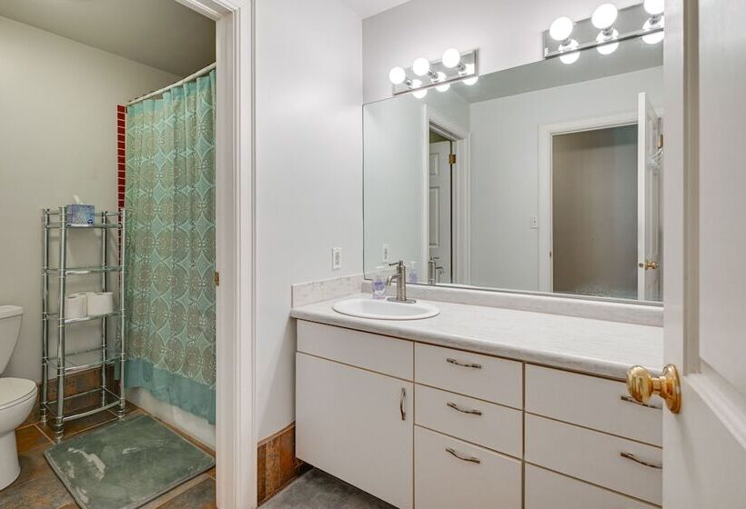 Large Home W/ Indoor Basketball Court + Game Room!