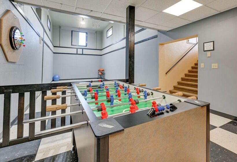 Large Home W/ Indoor Basketball Court + Game Room!