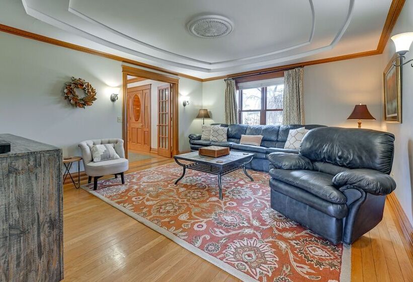 Large Home W/ Indoor Basketball Court + Game Room!