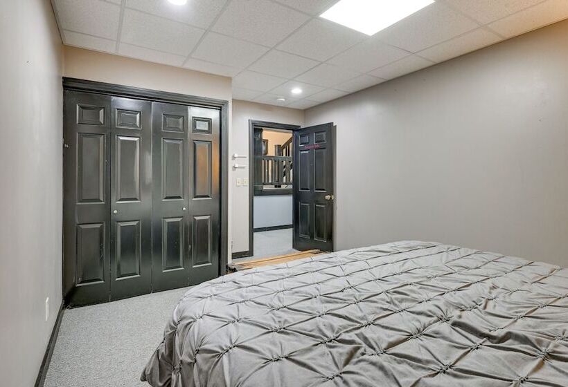 Large Home W/ Indoor Basketball Court + Game Room!