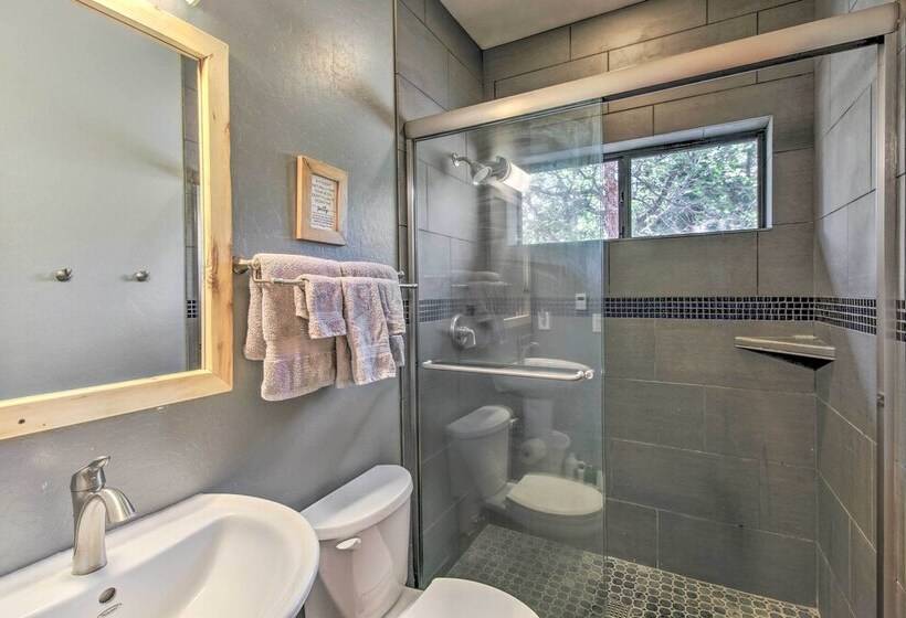 Outdoor Fireplace, Gas Grill: Luxe Heber Cabin!