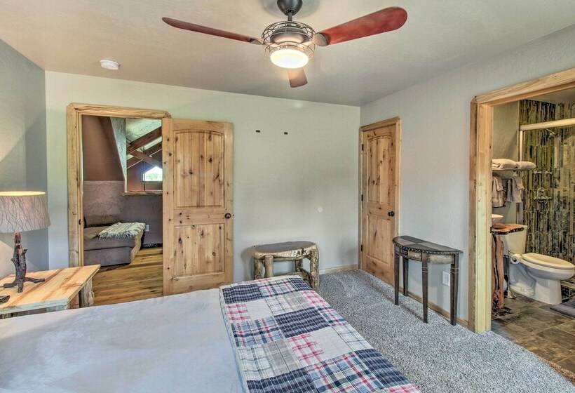 Outdoor Fireplace, Gas Grill: Luxe Heber Cabin!