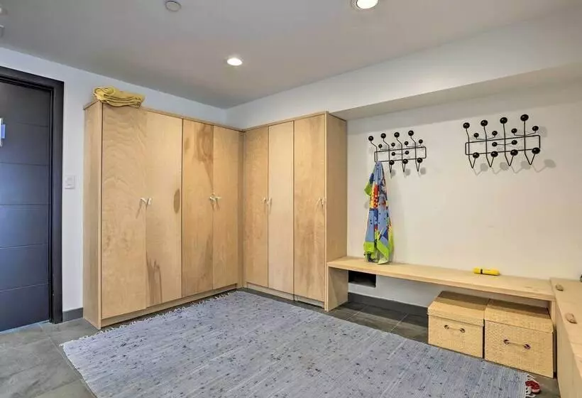 Luxury Long Beach Villa With Ocean Views!