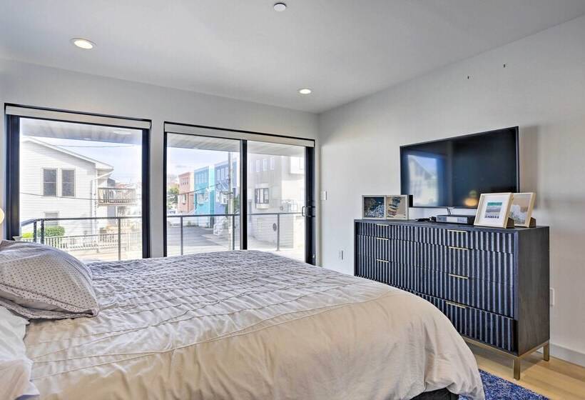 Luxury Long Beach Villa With Ocean Views!