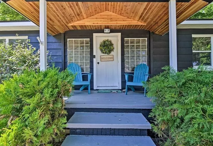 Stylish Dog Friendly Bungalow: Steps To Elk Lake