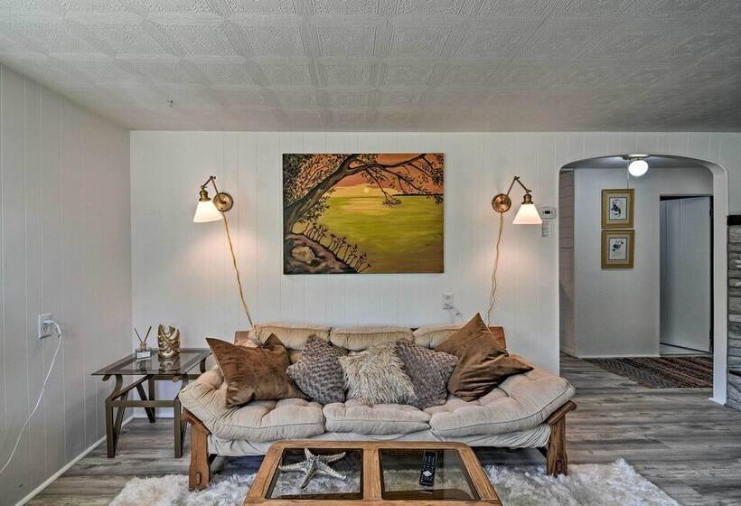 Stylish Dog Friendly Bungalow: Steps To Elk Lake