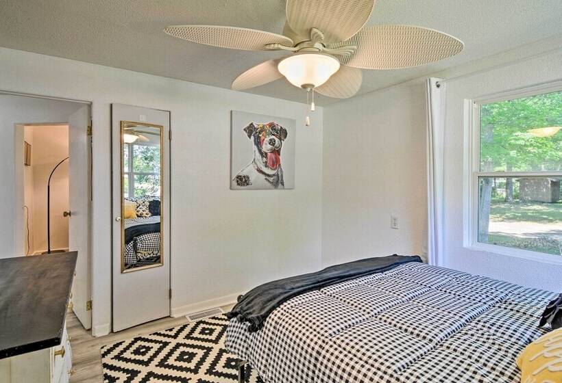 Stylish Dog Friendly Bungalow: Steps To Elk Lake