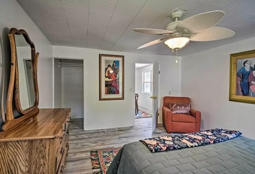 Stylish Dog Friendly Bungalow: Steps To Elk Lake