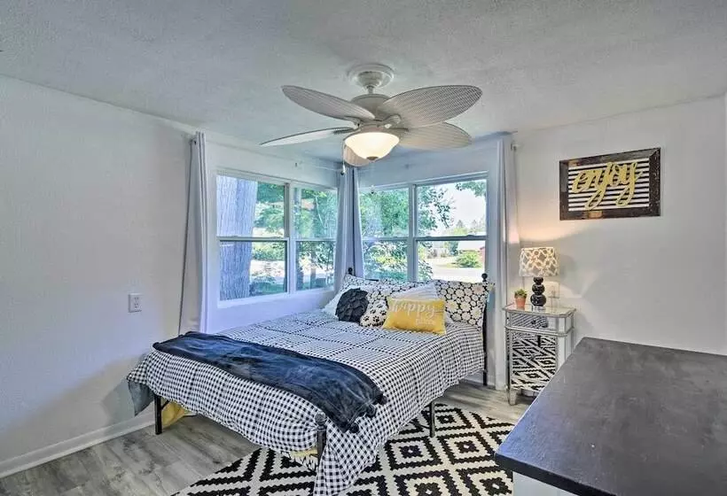 Stylish Dog Friendly Bungalow: Steps To Elk Lake