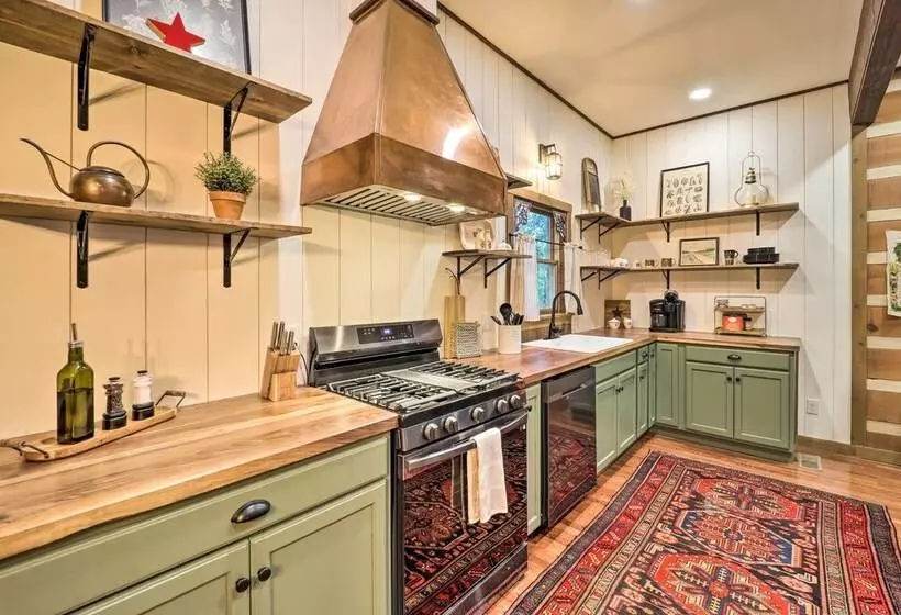 Peaceful Boone Cabin W/ Deck & Forest Views!