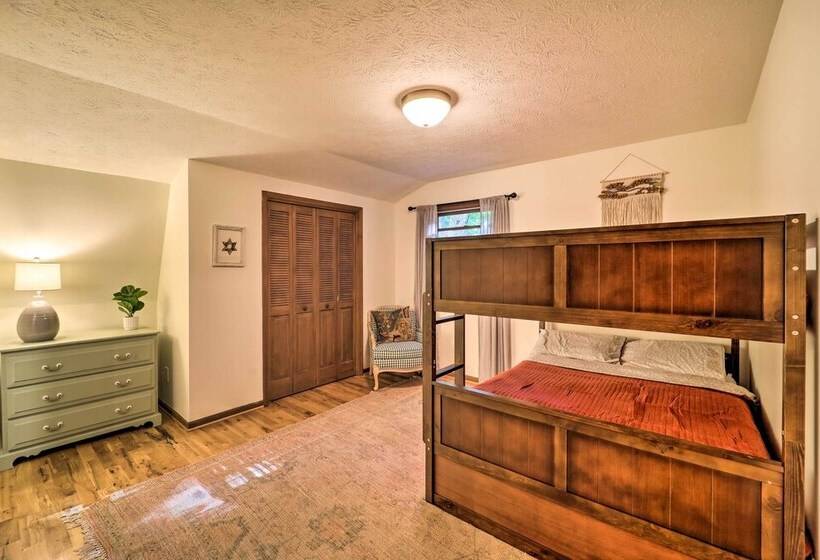 Peaceful Boone Cabin W/ Deck & Forest Views!