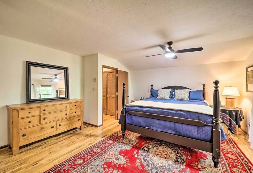 Peaceful Boone Cabin W/ Deck & Forest Views!