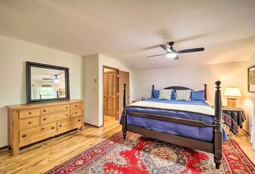 Peaceful Boone Cabin W/ Deck & Forest Views!