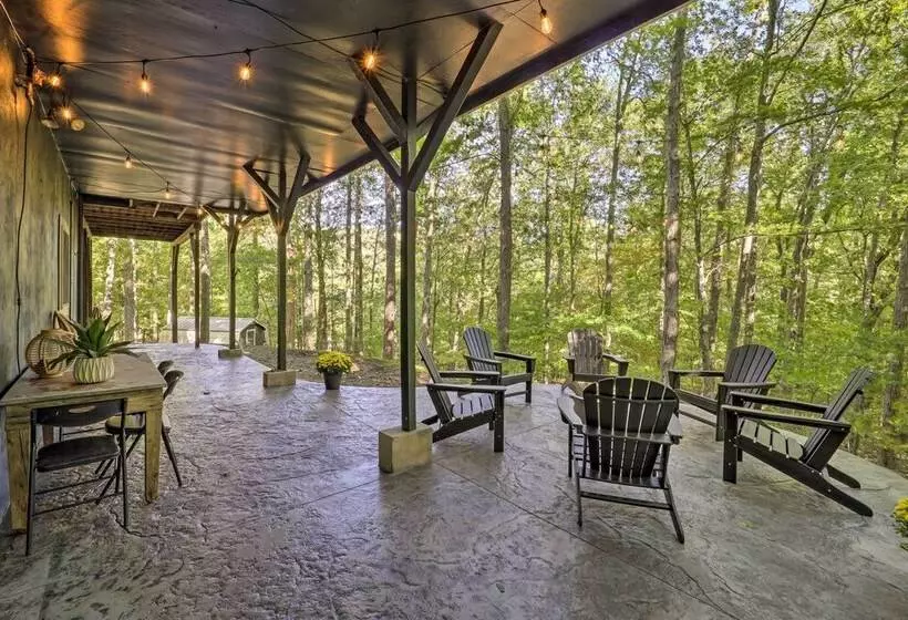 Peaceful Boone Cabin W/ Deck & Forest Views!