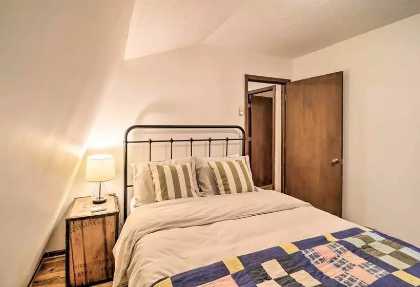 Peaceful Boone Cabin W/ Deck & Forest Views!