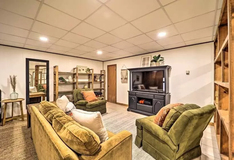 Peaceful Boone Cabin W/ Deck & Forest Views!