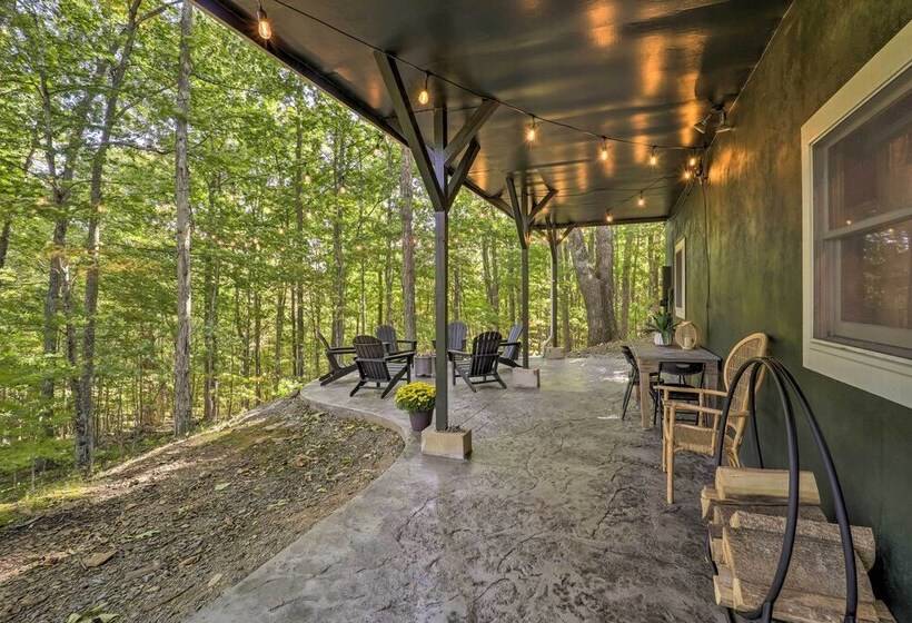 Peaceful Boone Cabin W/ Deck & Forest Views!