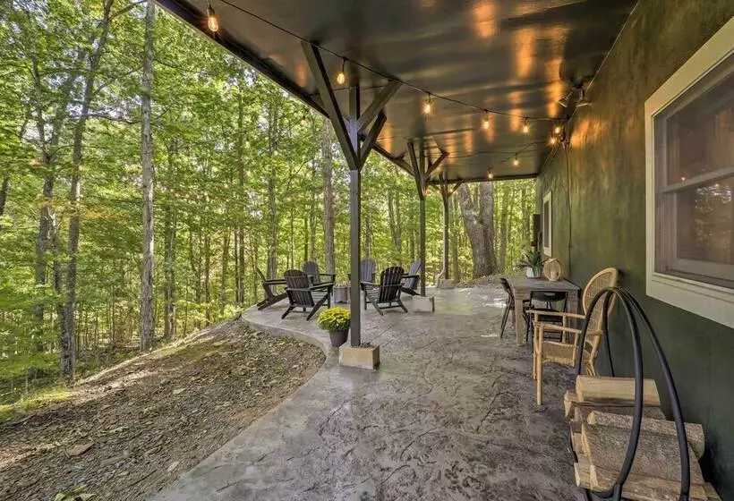 Peaceful Boone Cabin W/ Deck & Forest Views!