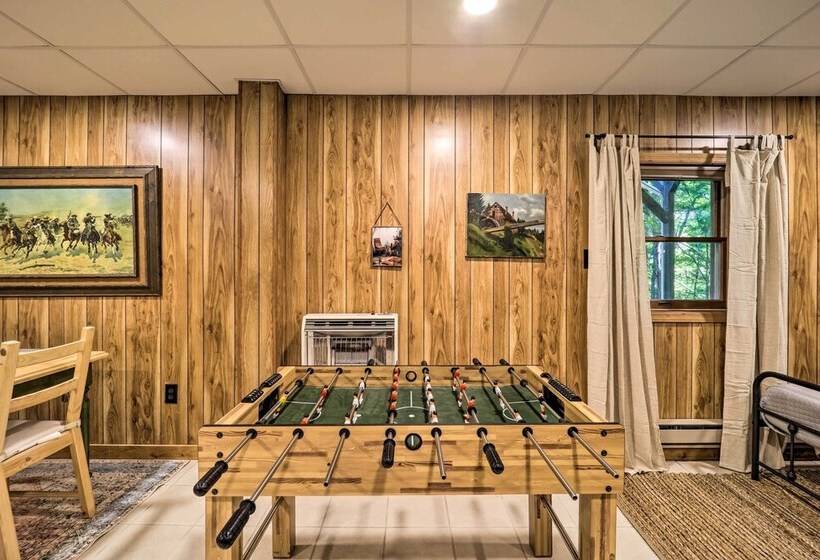 Peaceful Boone Cabin W/ Deck & Forest Views!