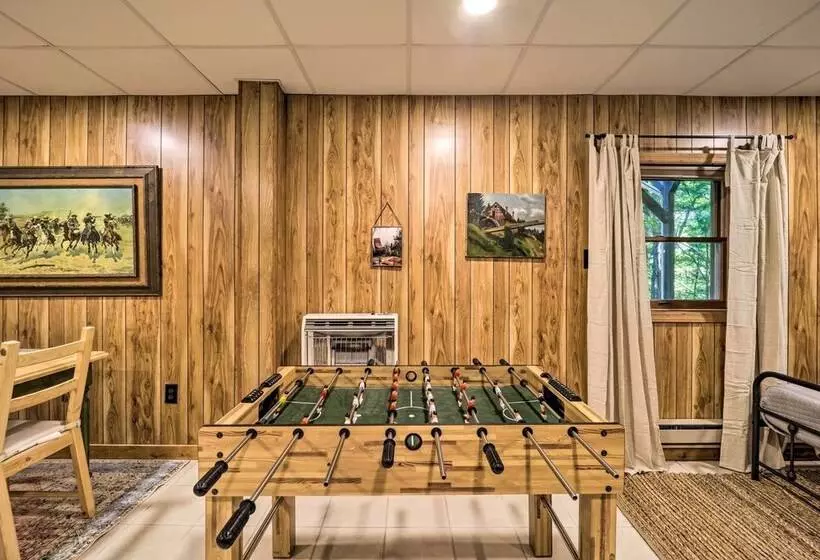 Peaceful Boone Cabin W/ Deck & Forest Views!